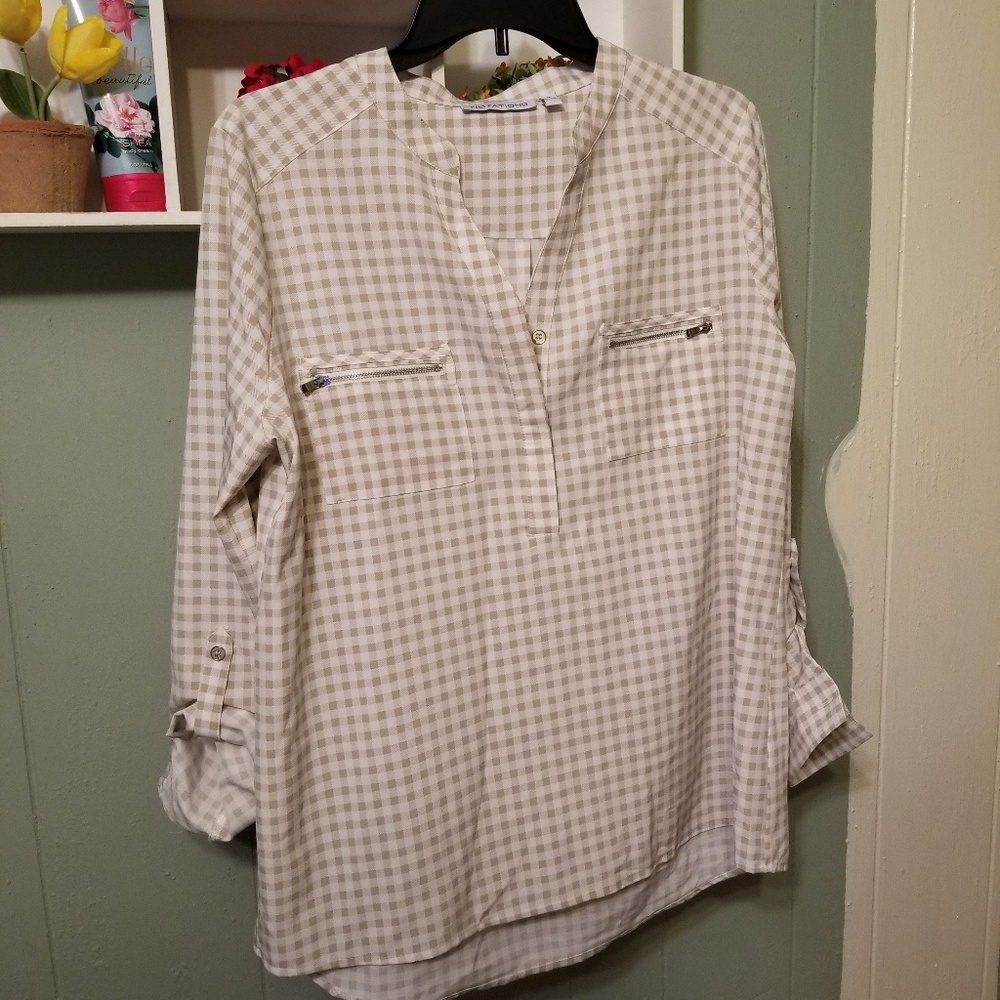 Top - Picture 2 of 3